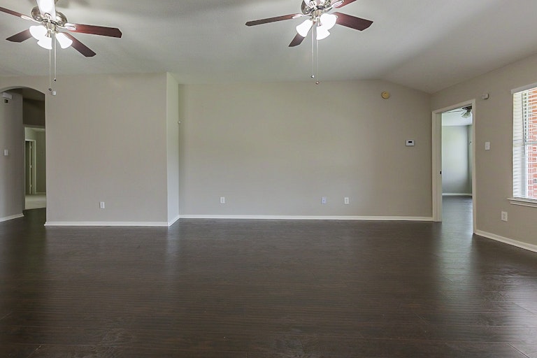 Photo 18 of 25 - 1123 Nikki Ln, Stafford, TX 77477