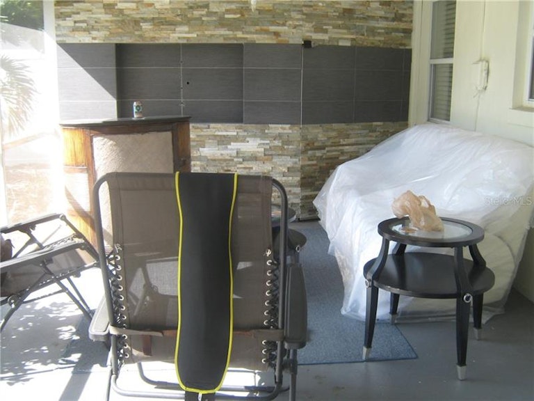Photo 11 of 14 - 140 42nd Ave NE, Saint Petersburg, FL 33703