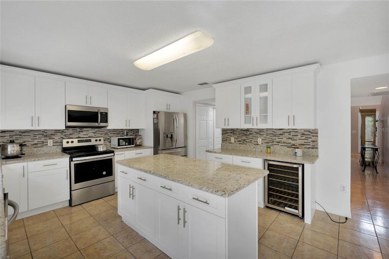 Photo 11 of 34 - 1975 Alambra Cir, Apopka, FL 32703