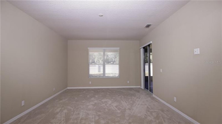 Photo 7 of 25 - 307 Carriage Oak Pl, Seffner, FL 33584