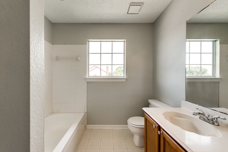 Photo 22 of 25 - 3910 Martha Ln, Rowlett, TX 75088