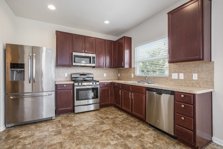 Photo 4 of 17 - 4930 Hackamore Brook Ct, Katy, TX 77449