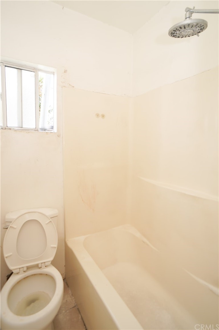 Photo 11 of 16 - 633 W Cressey St, Compton, CA 90222