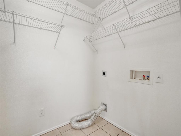 Photo 19 of 25 - 1604 Diamond Lake Trl, Justin, TX 76247