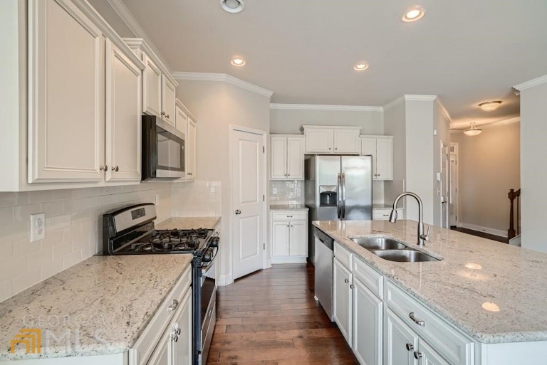 Photo 8 of 26 - 410 Holdings Dr, Lawrenceville, GA 30044