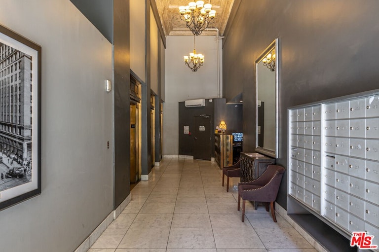 Photo 21 of 30 - 215 W 7th St #801, Los Angeles, CA 90014