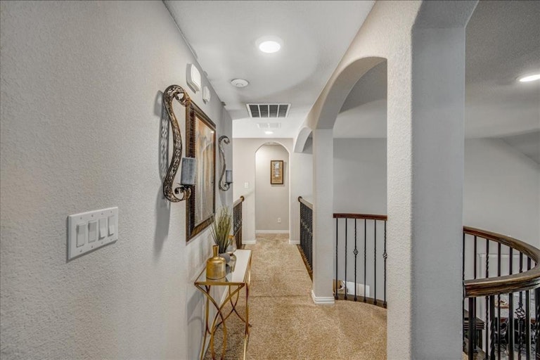 Photo 31 of 40 - 6413 Glenwick Dr, Fort Worth, TX 76123