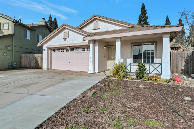 Photo 2 of 40 - 10536 Ragtime Cir, Rancho Cordova, CA 95670