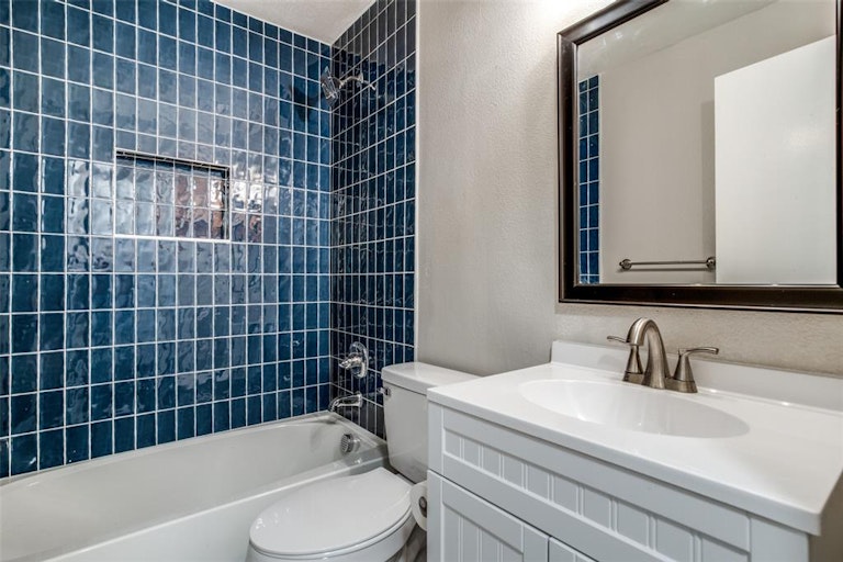 Photo 15 of 19 - 551 Cripple Creek Dr, Duncanville, TX 75116