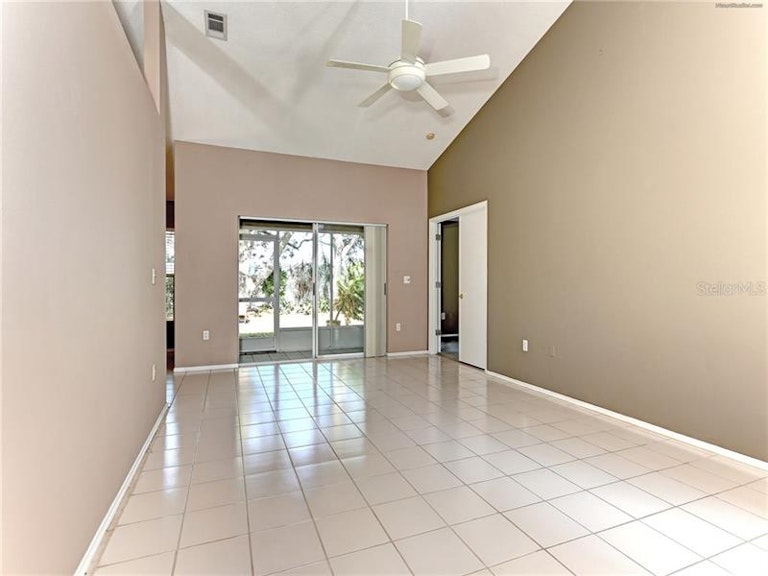 Photo 4 of 25 - 6030 66th Street Cir E, Palmetto, FL 34221