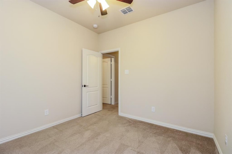 Photo 15 of 25 - 1629 Signature Dr, Weatherford, TX 76087