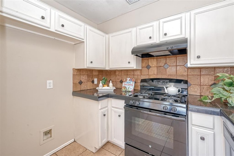 Photo 21 of 42 - 8706 Fondren Village Dr, Houston, TX 77071
