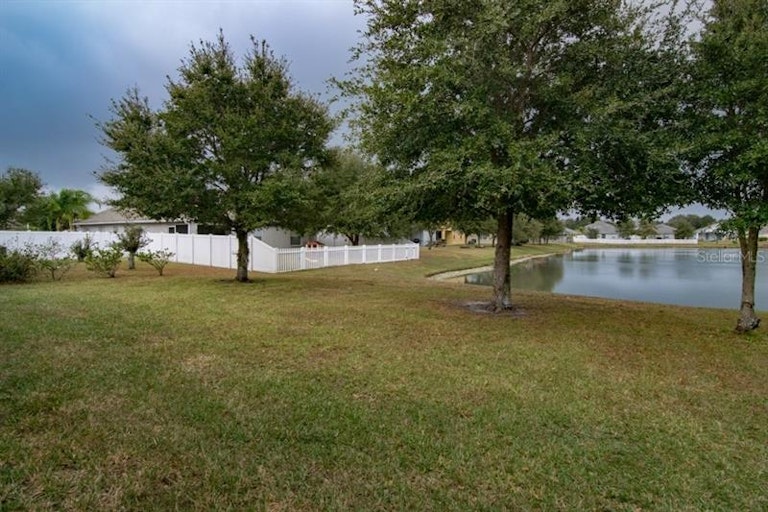Photo 22 of 25 - 31023 Baclan Dr, Wesley Chapel, FL 33545