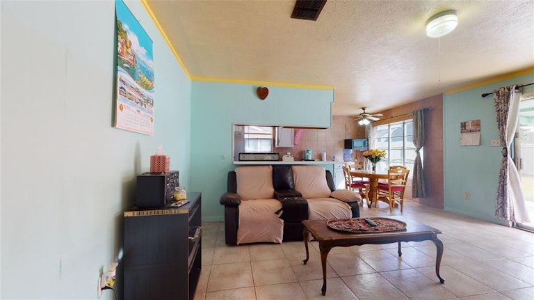 Photo 13 of 48 - 10811 Sagevale Ln, Houston, TX 77089
