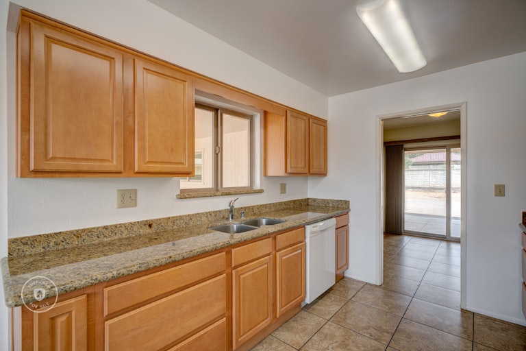 Photo 10 of 23 - 10938 W Meade Dr, Sun City, AZ 85351