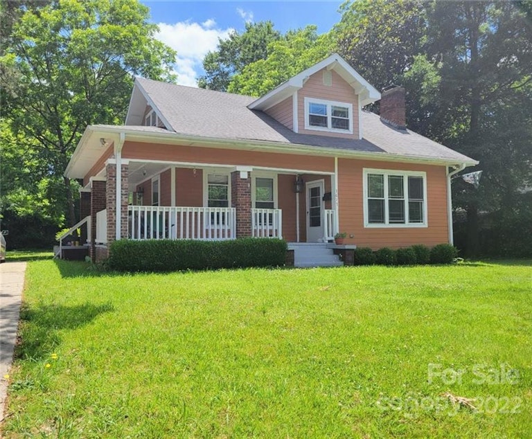 Photo 3 of 32 - 3617 Tuckaseegee Rd, Charlotte, NC 28208