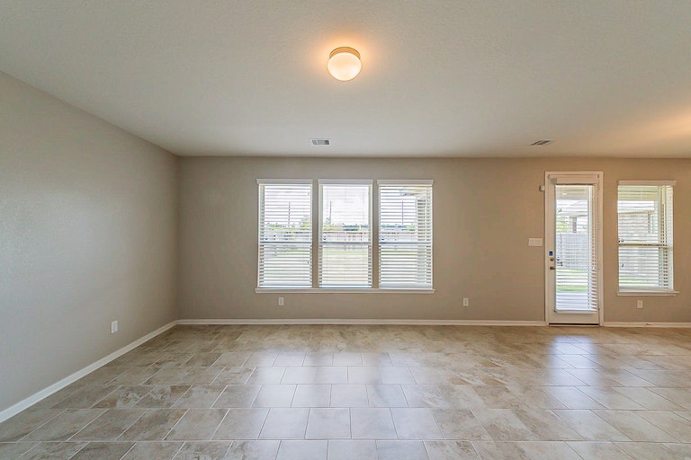 Photo 11 of 36 - 12731 Arcola Valley Ct, Houston, TX 77044