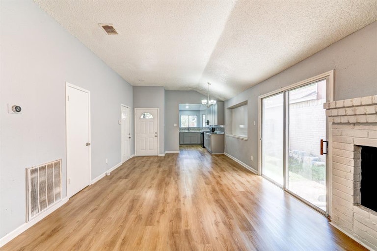 Photo 17 of 28 - 5631 Gineridge Dr, Houston, TX 77053