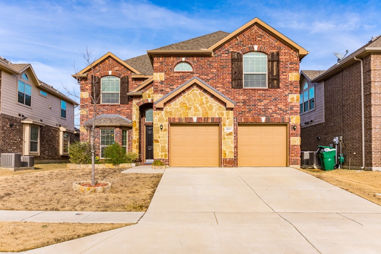 Photo 4 of 38 - 14017 Blueberry Hill Dr, Little Elm, TX 75068