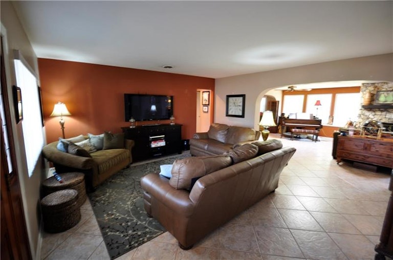 Photo 3 of 15 - 420 Arapaho Trl, Maitland, FL 32751
