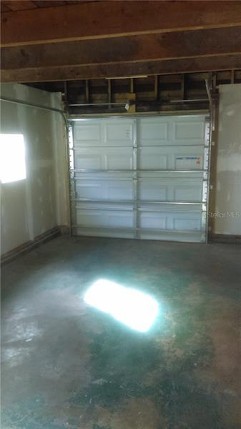 Photo 4 of 16 - 2435 10th St S, Saint Petersburg, FL 33705