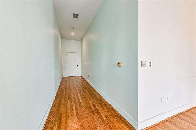Photo 8 of 44 - 2700 Albany St #3B, Houston, TX 77006