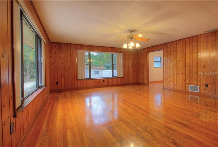 Photo 5 of 25 - 630 Candyce Ave, Lakeland, FL 33815