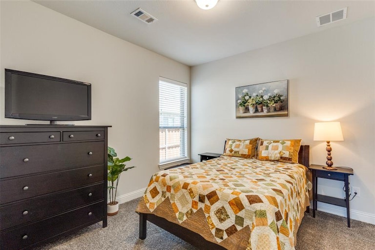 Photo 24 of 33 - 2404 Carrington Dr, Mansfield, TX 76063