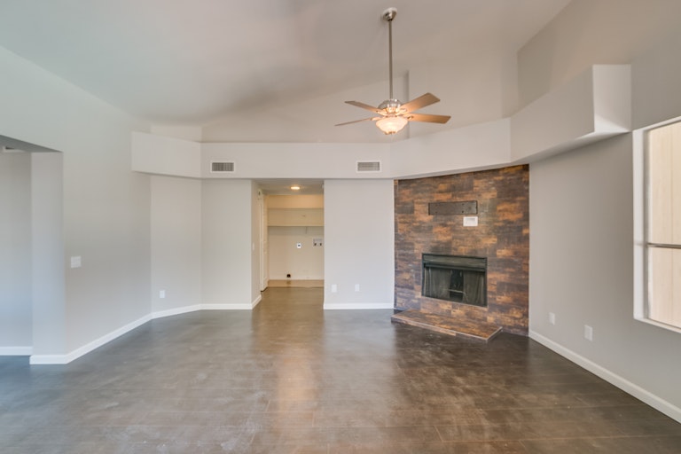 Photo 3 of 26 - 3939 E Waltann Ln, Phoenix, AZ 85032
