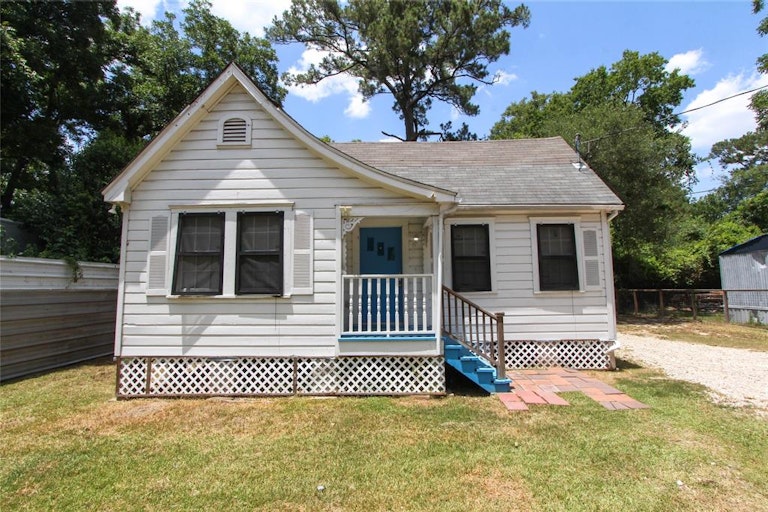 Photo 1 of 15 - 892 Mansfield St, Houston, TX 77091