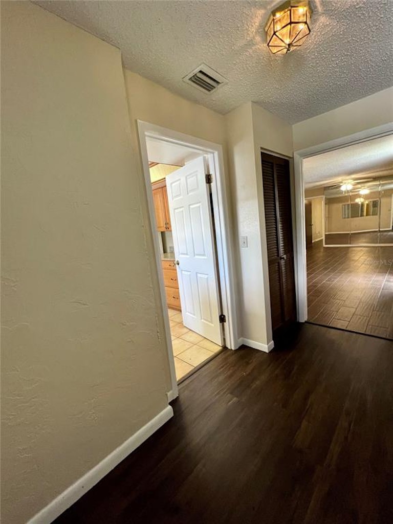 Photo 18 of 55 - 1823 Village Ct #1823, Mulberry, FL 33860