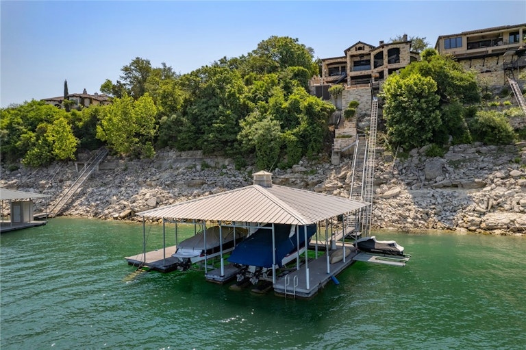 Photo 5 of 39 - 112 Edgewater Cv, Lakeway, TX 78734