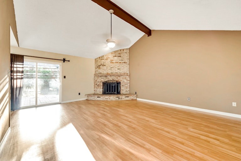 Photo 8 of 27 - 5704 Elm Branch Dr, Arlington, TX 76017