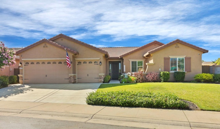 Photo 1 of 46 - 1026 Dimaggio Way, Galt, CA 95632