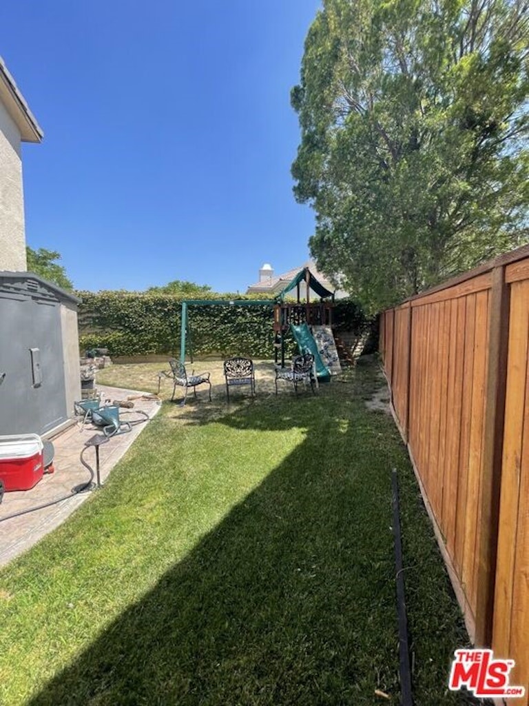 Photo 6 of 7 - 17715 Birkewood Ct, Canyon Country, CA 91387