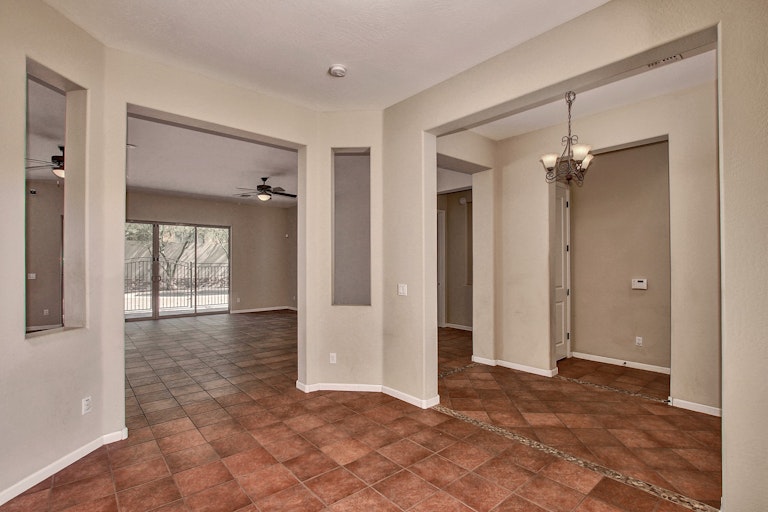 Photo 4 of 24 - 8441 S 21st Pl, Phoenix, AZ 85042