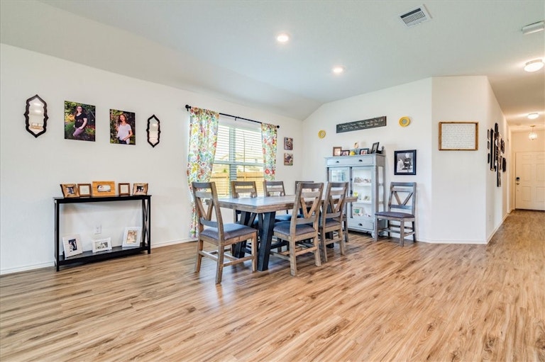 Photo 7 of 27 - 1100 Nokota Bnd, Georgetown, TX 78626