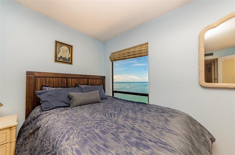Photo 19 of 48 - 450 S Gulfview Blvd #1102, Clearwater Beach, FL 33767
