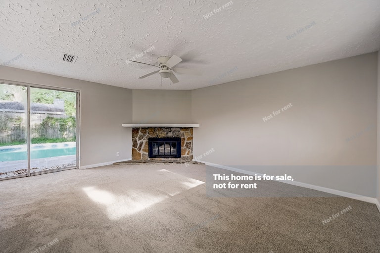 Photo 3 of 24 - 6937 Oriely Dr S, Jacksonville, FL 32210