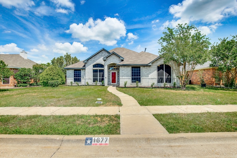 Photo 1 of 29 - 1677 Shannon Dr, Lewisville, TX 75077