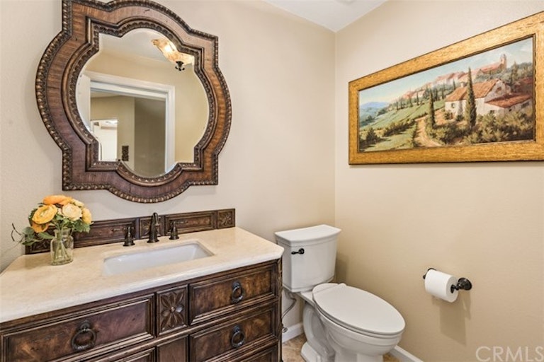 Photo 6 of 49 - 31924 Via Santa Elena, Winchester, CA 92596