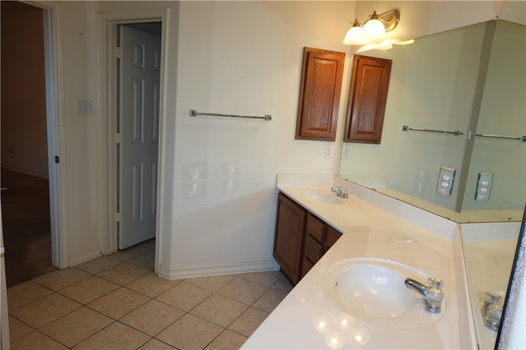 Photo 15 of 33 - 329 Island Oak Dr, Austin, TX 78748