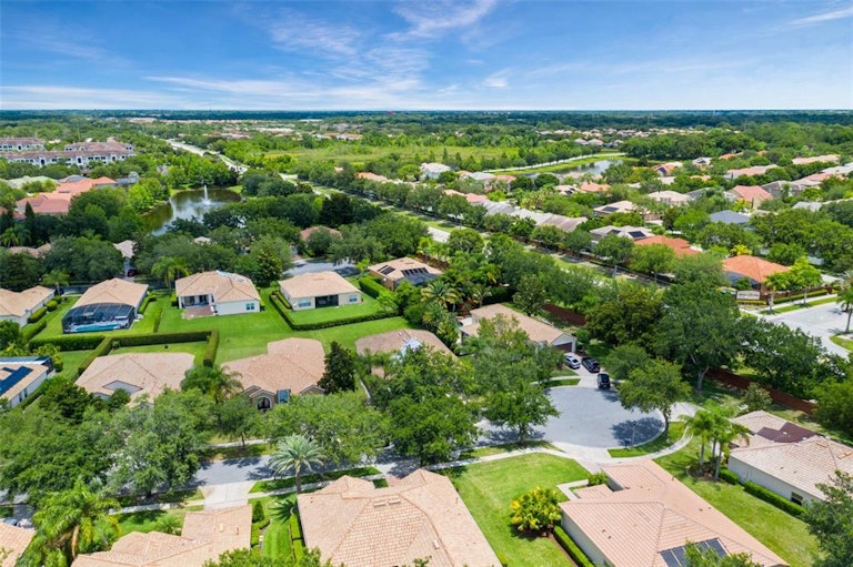 Photo 34 of 38 - 11015 Belmere Isles Ct, Windermere, FL 34786