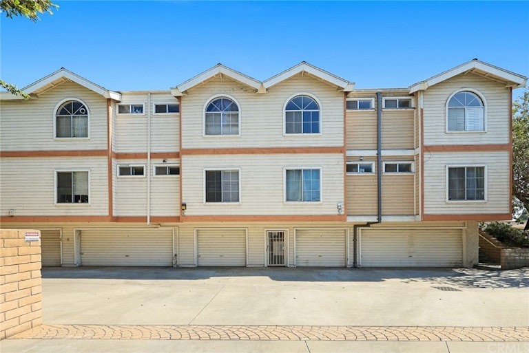 Photo 1 of 32 - 1420 S Primrose Ave Unit C, Monrovia, CA 91016