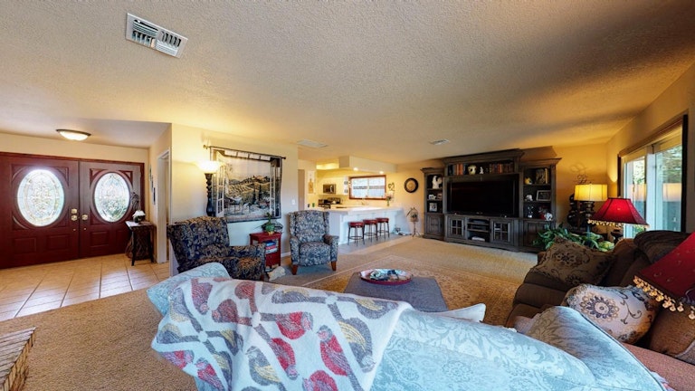 Photo 9 of 50 - 1402 Mallard Ln, Roseville, CA 95661