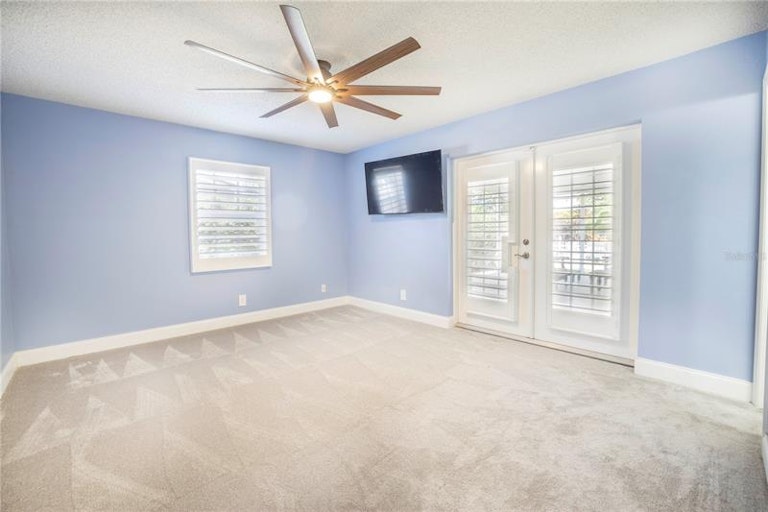 Photo 21 of 47 - 6041 16th Ln NE, Saint Petersburg, FL 33703