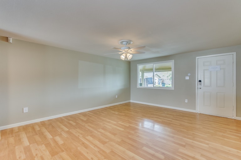 Photo 4 of 34 - 1618 W Eugie Ave, Phoenix, AZ 85029