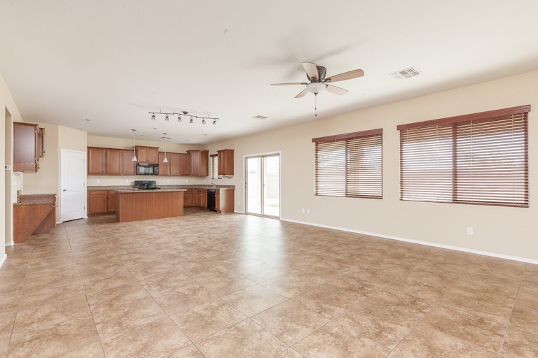 Photo 4 of 25 - 5613 W Kowalsky Ln, Phoenix, AZ 85339