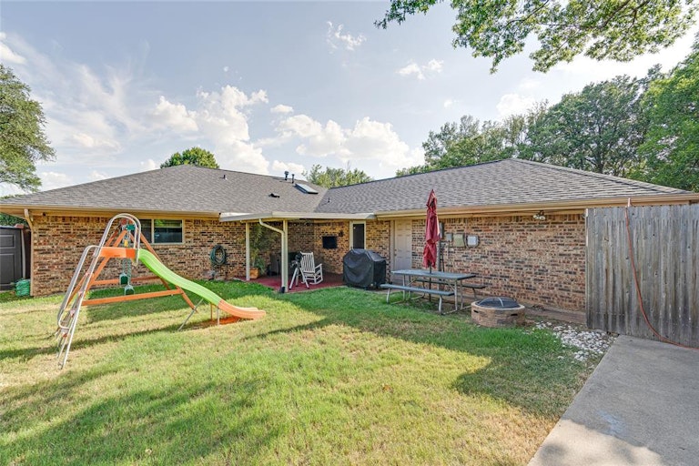Photo 26 of 29 - 2609 Still Meadow Rd, Irving, TX 75060