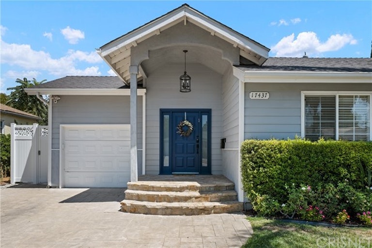Photo 2 of 23 - 17437 Martha St, Encino, CA 91316